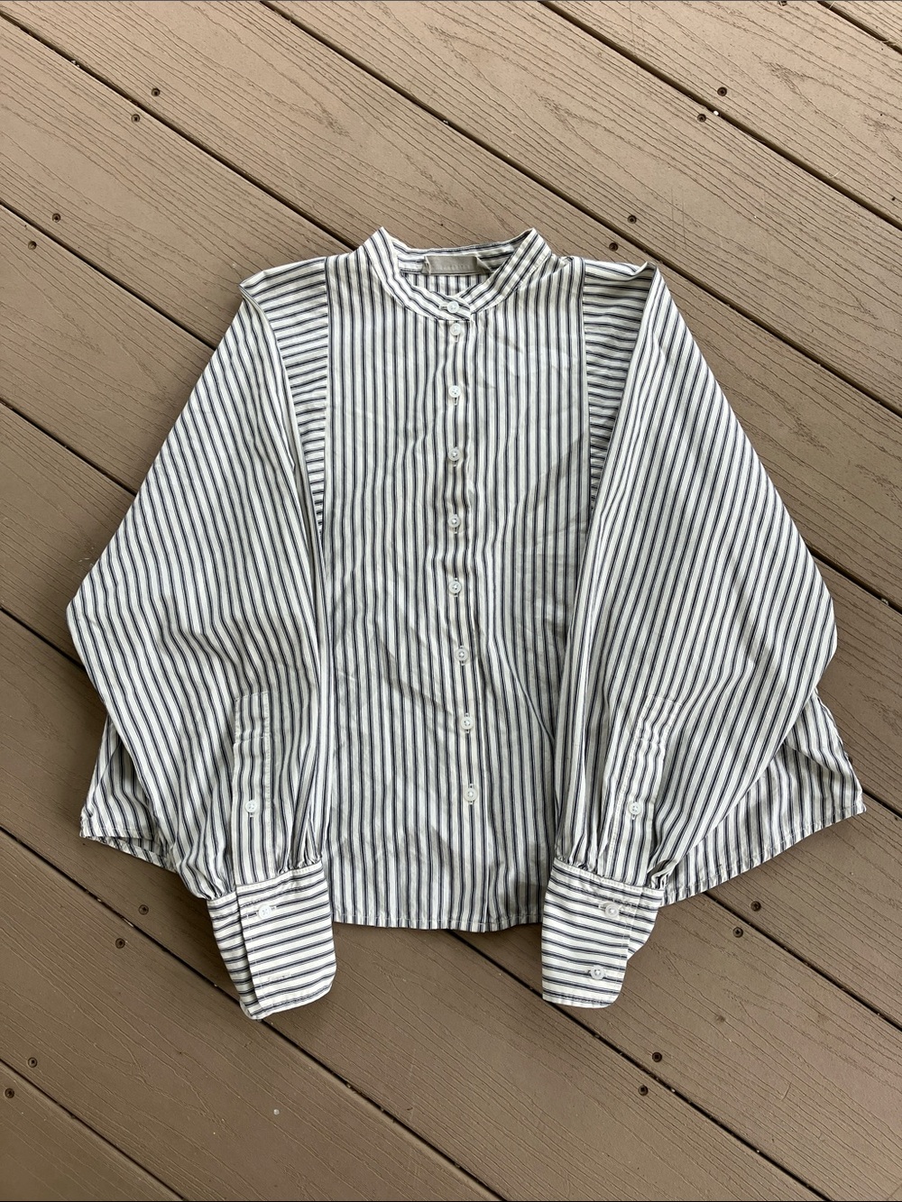 Everlane White and Gray Striped Cotton Button-Front Shirt